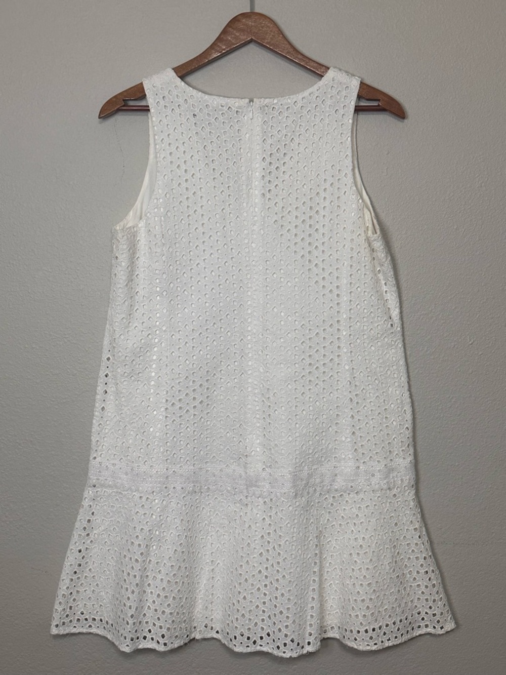 Banana Republic White Eyelet V-Neck Mini Dress Size 10 - Picture 3 of 4